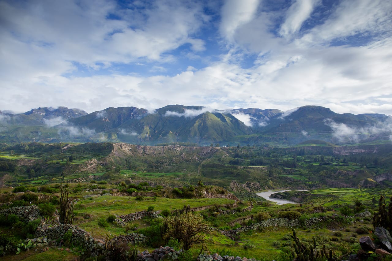 Canyon de Colca et volcans d'Andagua, Pérou, canyon et volcan