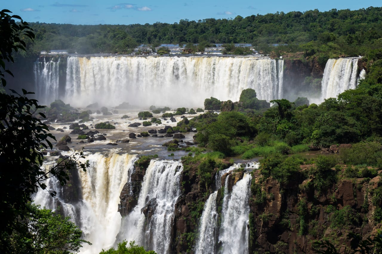 Chutes d'Iguazú et forêt atlantique, Argentine et Brésil, cascade et fleuve