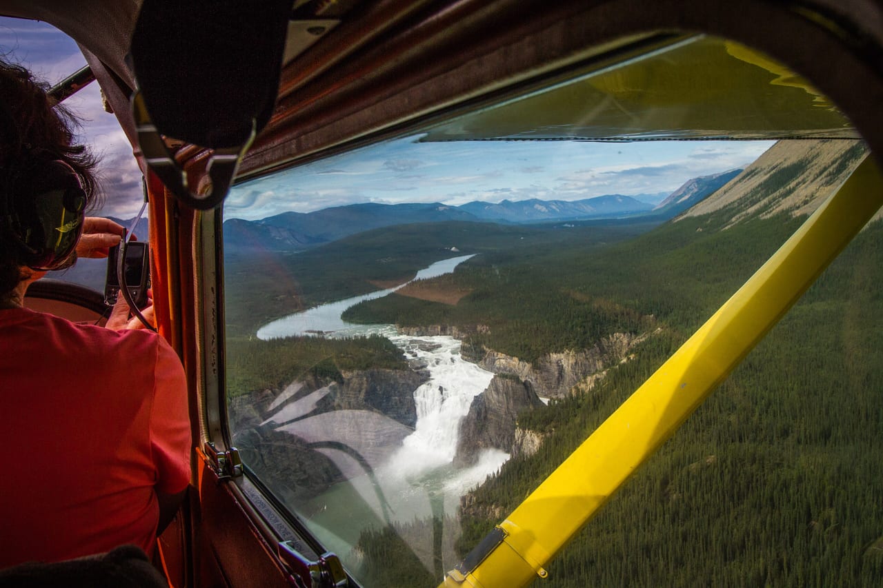 Nahanni, Canada, canyon et fleuve